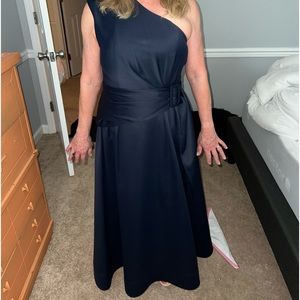 Size 6 Navy Blue Shoshanna gown.  Worn once for son’s wedding.